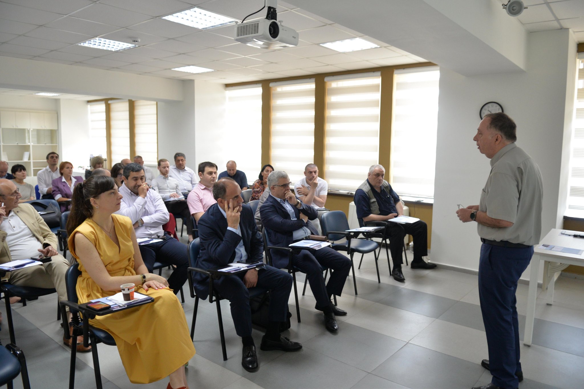 სემეკის თანამშრომლებისთვის „ურთიერთობების ფსიქოლოგიაზე“ ლექცია გაიმართა 